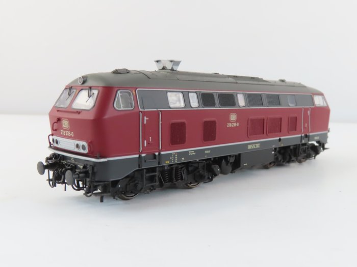 ESU H0 - 31025 - Diesel-hydraulic locomotive (1) - BR 218 with full sound and dynamic smoke - DB