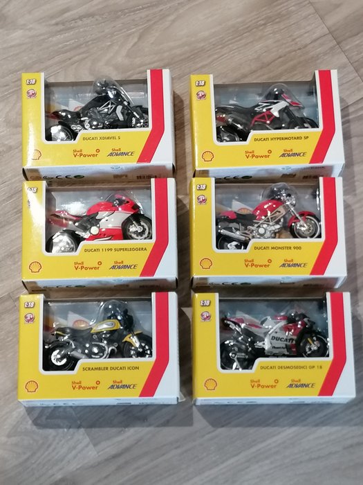 Burago Shell V-Power - 1:18 - Ducati - Ducati-Modellmotorräder Xdiavel S, Hypermotard SP, 1199 Superleggera, Monster