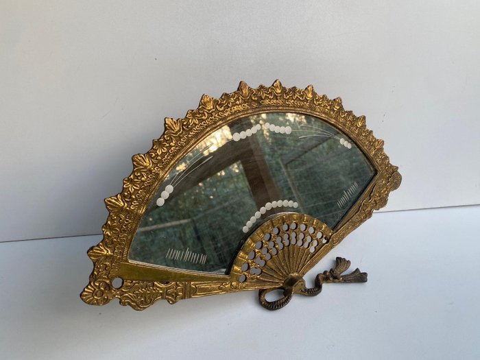 Espelho em forma de leque com borla chanfrada - Specchio da tavolo  - Bronzo, Vetro