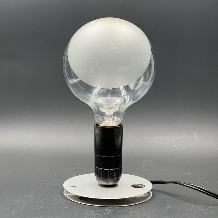 Flos - Achille Castiglioni - Tischlampe - Lampe - Metall