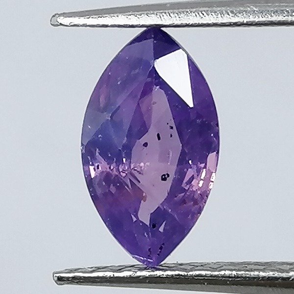 Violetter Saphir - 0.82 ct