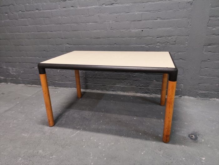 Thonet - Gerd Lange - 餐桌 - 柔性型號 2525 - 木, 橡皮