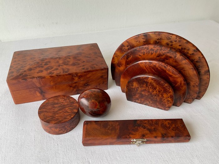 Kist , Brievenhouder , pennendoos , presse-papier en peperclip doosje - Desk set - En loupe de thuya , bois de cèdre