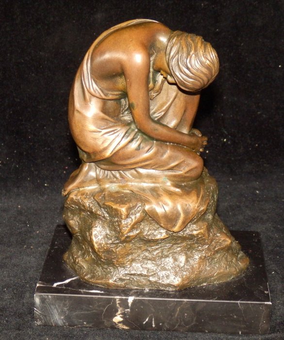 Skulptur, Fraai Sculptuur van Half naakte vrouw in Art Nouveau Stijl op marmeren voet - 16 cm - Brons, Marmor - 2010