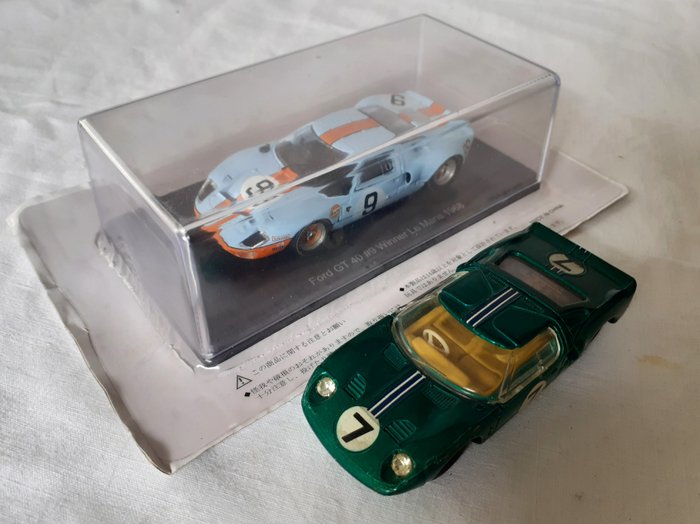 Dinky Toys & Spark 1:43 - 2 - 模型汽车 - Ford GT 1984 #7 & Ford GT 40 #9 - winnaar Le Mans 1986