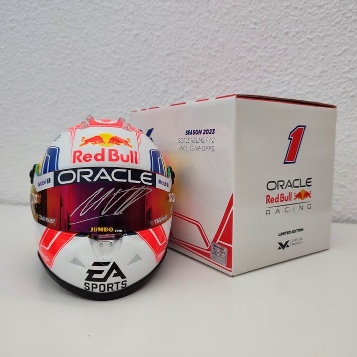 Red Bull Racing - Max Verstappen - 2023 - Helm im Maßstab 1:2 