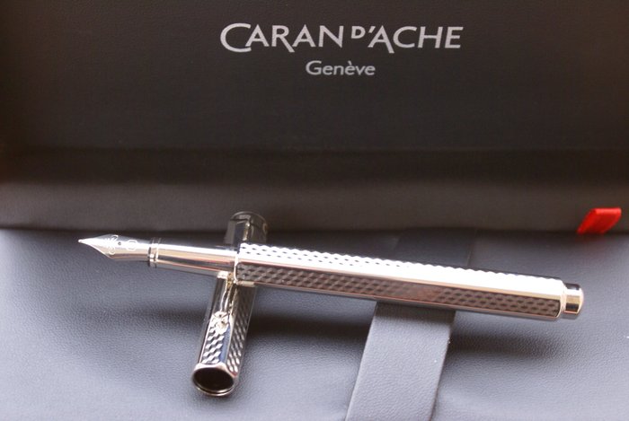 Merveilleux stylo plume Caran d'Ache ECRIDOR RETRO - Fyllepenn