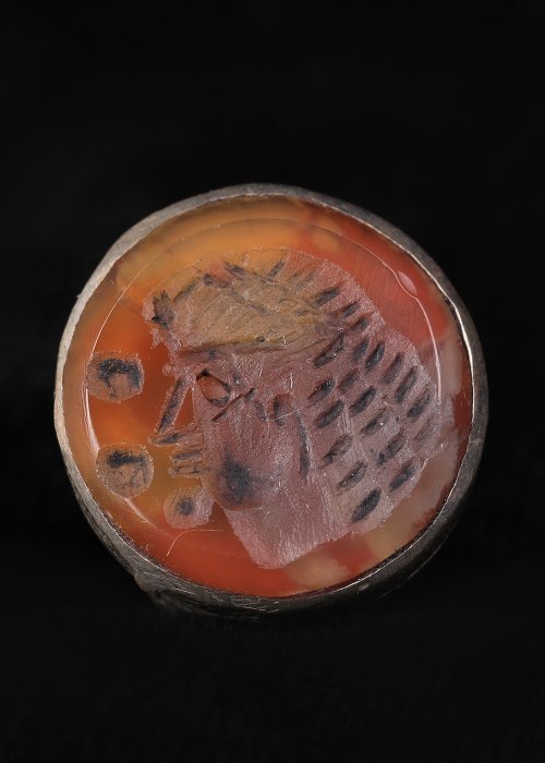 Ottomaanse Rijk Zilver-metaal Ring met rode hardsteen diepdruk met profiel  (Zonder Minimumprijs)