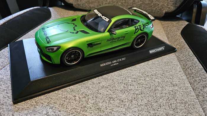 Minichamps 1:18 - Machetă mașină sport - Mercedes AMG GTR