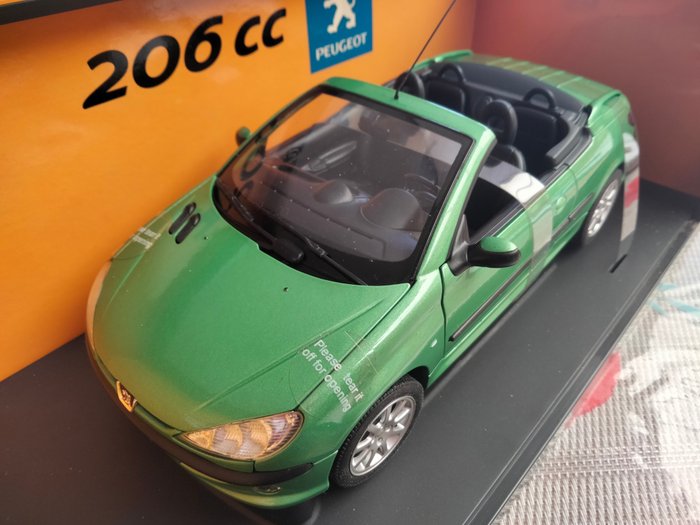 Gate pour autoart 1:18 - Modell autó - Peugeot 206 CC ref 01273 - Peugeot 206 CC működő tetővel (zöld)