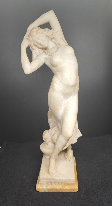 Veistos, Nudo di donna Liberty - 43.5 cm - Marmori