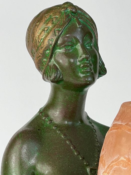 Pierre Le Faguays - Escultura, Esclave a L'Urne - 48 cm - Base em metal, patinada e mármore
