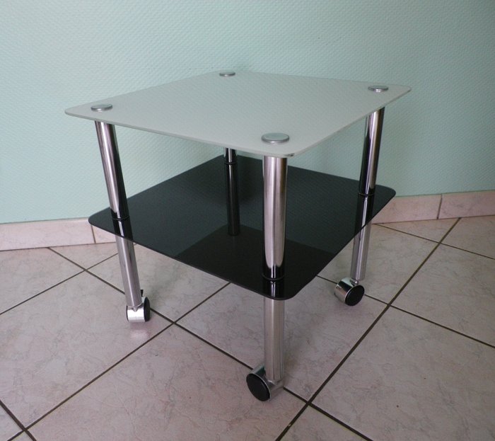 Table d'appoint sur roulettes 2 plateaux en verre trempé, métal chromé - 桌 - 鉻金屬、強化玻璃