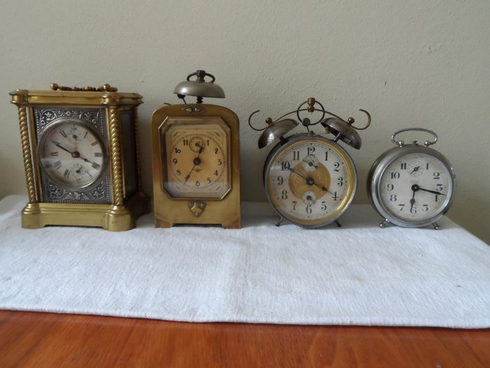 Väckarklockor  (4) - Pärlemor, Kniv, glas, järn, nickel, brons - 1900-1910