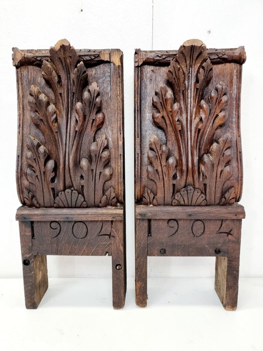 Γλυπτό, A pair of sculpted ornamental pieces - 58 cm - Oak - 1904