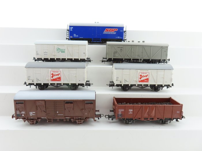 Roco H0 - o.a. 5305L/46030/56170 - Modellbahn-Güterwagen (7) - 7x 2-achsige Güterwagen, darunter ein gedeckter Wagen mit der Aufschrift „Stiegl Bier“ - ÖBB