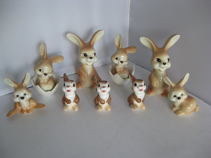 Goebel - Figur - 9 konijntjes -  (9) - Steingods