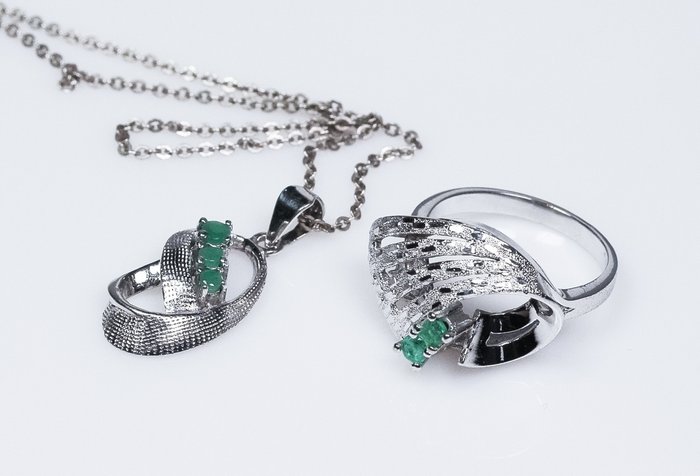 Ohne Mindestpreis - 0.35 ct Smaragde - Ring - Halskette mit Anhänger - 916/ 925 Silber 