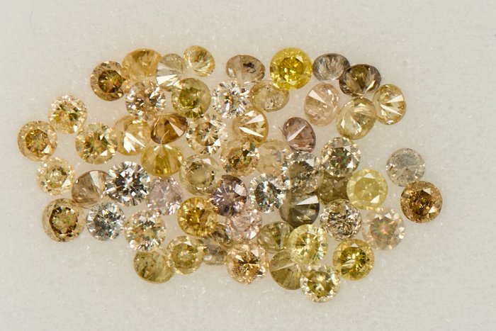 56 pcs Diamanten - 0.89 ct - Runden - NO RESERVE PRICE - Light to FancyMix Yellow-Greenish Yellow - I1, I2, SI1, SI2, VS1, VS2, I3