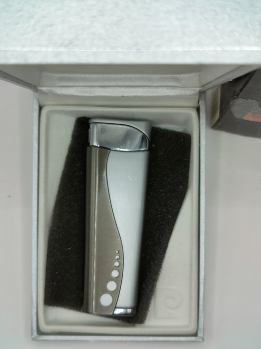 Pierre Cardin - Paris - Pocket lighter - Enamel, Steel (stainless)