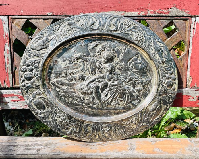 Dekorativ bakke - Stor romantisk sølv præget bakke - Spanien 