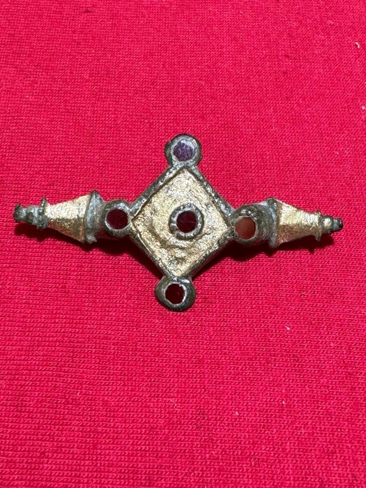 中世纪早期 黄铜色 腓骨（胸针） - 50 mm