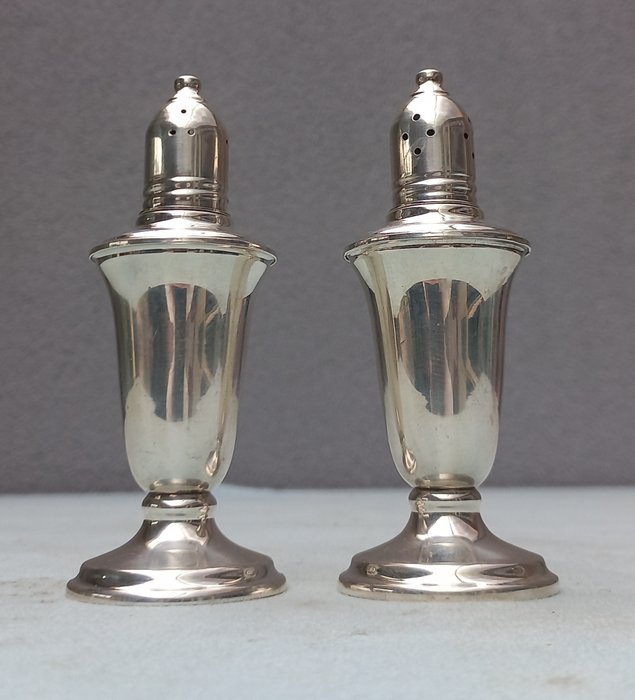 Paul Revere zilversmid inc. #805 - Só- és borsszórók (2) - .925 ezüst