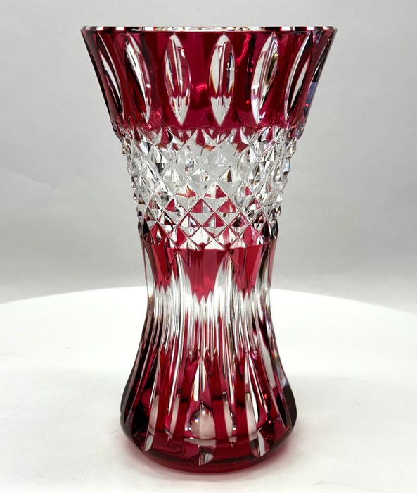 Val Saint Lambert - Vintage VSL vaas in rood geslepen kristal - 花瓶  - 水晶