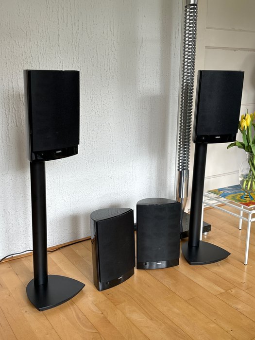 LOEWE - L82HF 4 pieces piano black Active speakers 2x Loewe speaker stands Speaker set