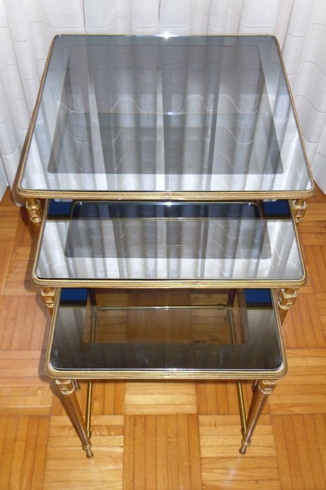 Nesting tables (3) - (18.2公斤) - 煙色玻璃，黃銅