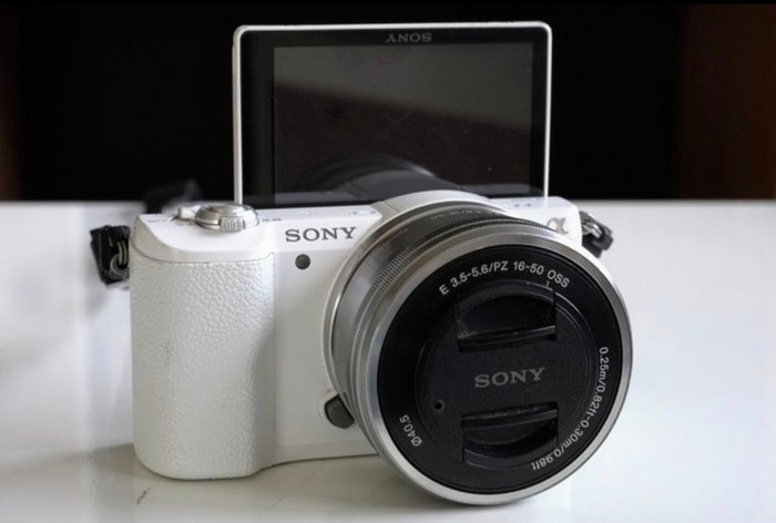 Sony A5100 + SEL 16-50 Appareil photo numérique