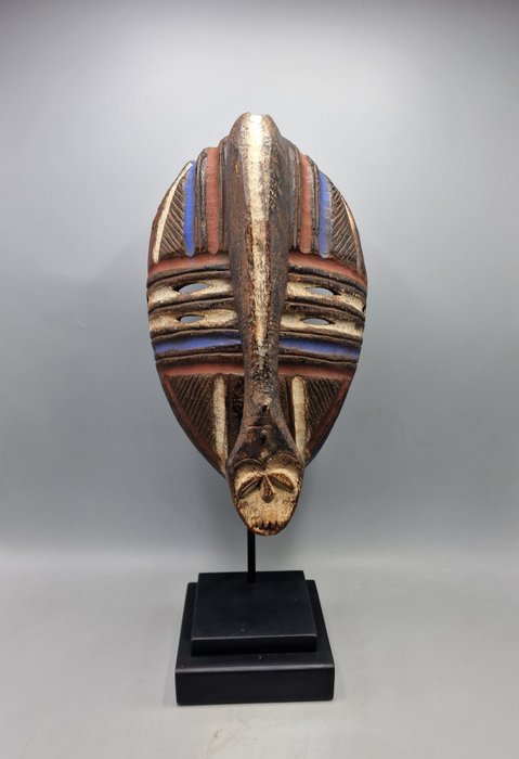 Máscara estilo Kwele/kifwebe - Songye - R.D. Congo  (Sin Precio de Reserva)