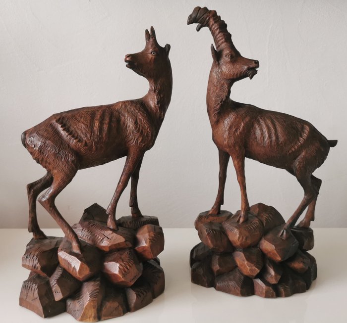 Skulptur, Bouquetin Chèvre de montagne - Forêt noire - Signé/marqué - 33 cm - Holz
