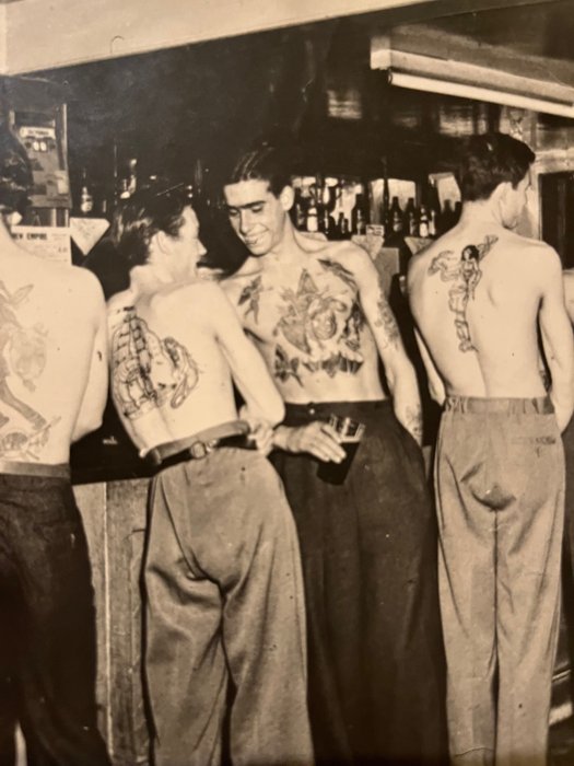Les Skuse (1912-1973) & Bristol Tattoo Club - Tattooed guys at bar