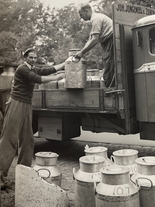 Robert Capa (1913-1954) / Pix. - Beautiful traditional image of workers with milk jugs in the truck for the population, World War II.