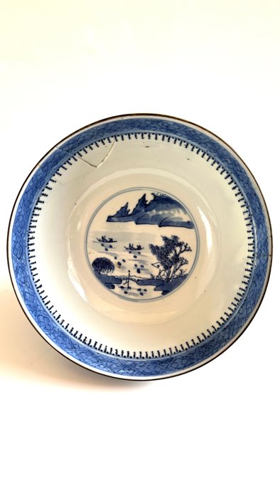 Tigela de porcelana - China - Dinastia Qing (1644 - 1911)