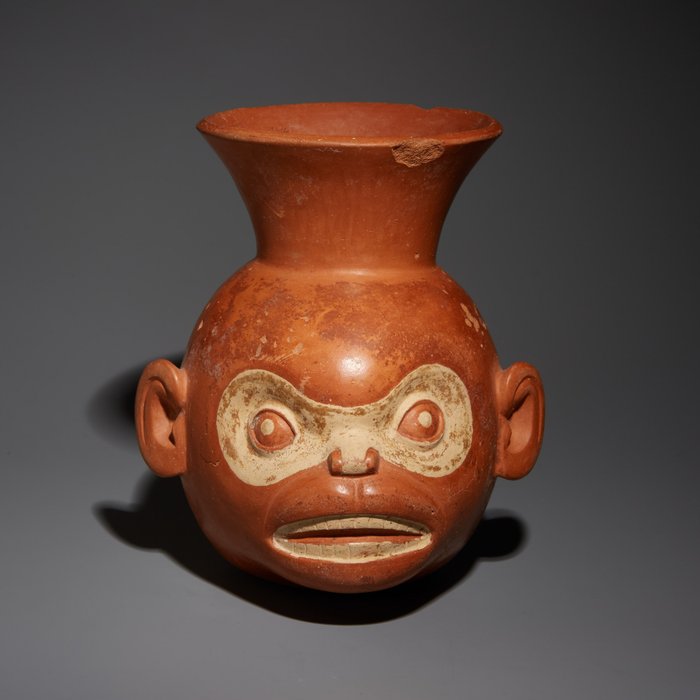Moche, Perú Terrakotta Monkey's head kärl. 450-700 e.Kr. 12,1 cm Höjd. Spansk importlicens.
