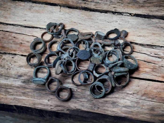 古希臘 - 中世紀 青銅色, 批量 50 件！！！！！！不同時期 戒指  (沒有保留價)