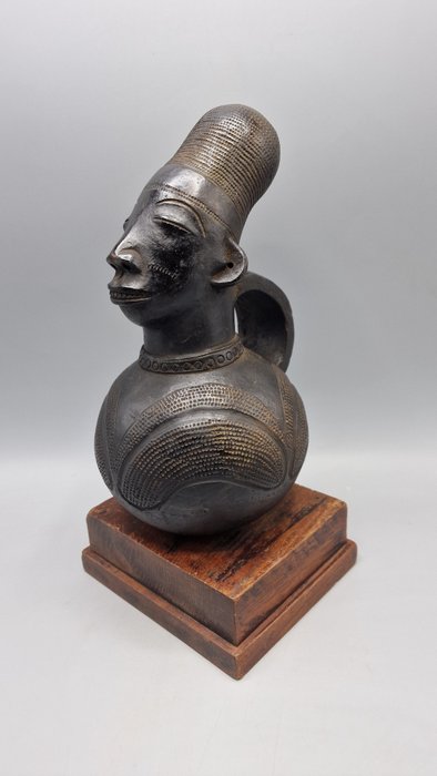 罕见且令人印象深刻的玛格布图花瓶 - Mangbetu - 刚果（金）  (没有保留价)