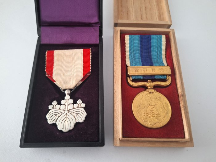 日本 - 陆军/步兵 - 奖章 - Two japan medals