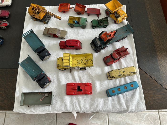 Dinky Toys 1:43 - 18 - Modelbil - Modellen uit de jaren 1960