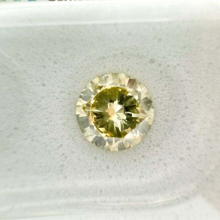 1 pcs Diamant - 0.70 ct - Rond - Elegant licht grijs-geel - SI2, *no reserve price*