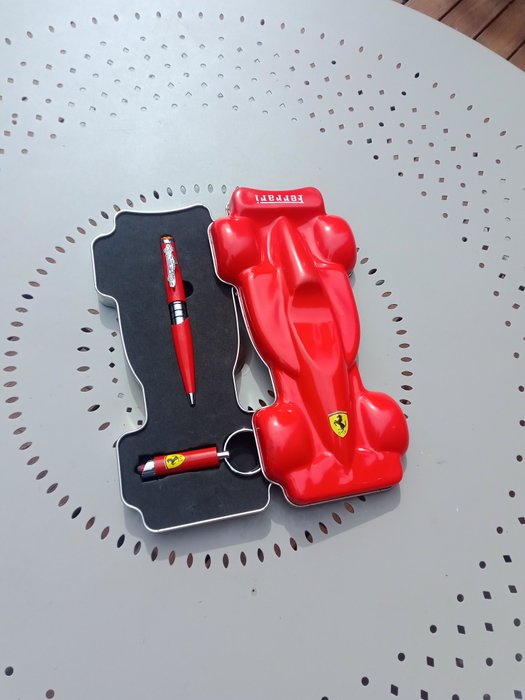 Stift - Ferrari - Stylo Ferrari et Porte clé
