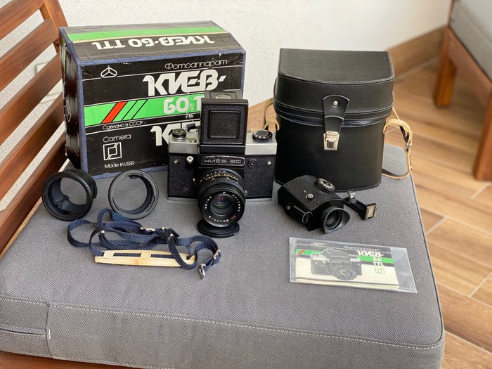 Kiev 60 TTL set + 80mm + prism + OVP Keskikoon kamera