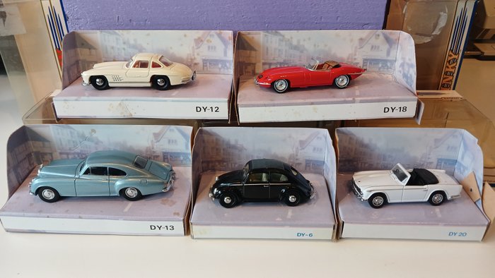 Dinky Toys-Matchbox 1:43 - Pienoismalliauto - 5 modellen: Mercedes 300SL Gulwing, Bentley Continental, Jaguar E-type, VW Kever 1951, Triumph TR4A