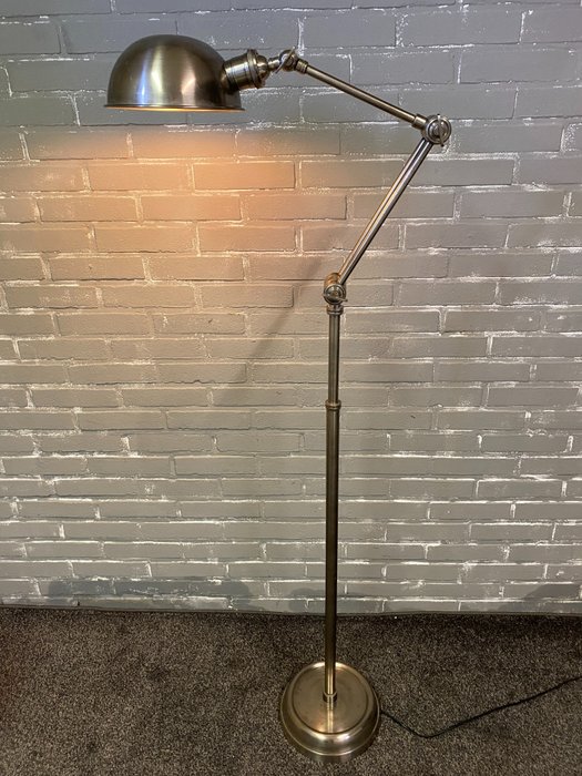 Lampa podłogowa - Metal