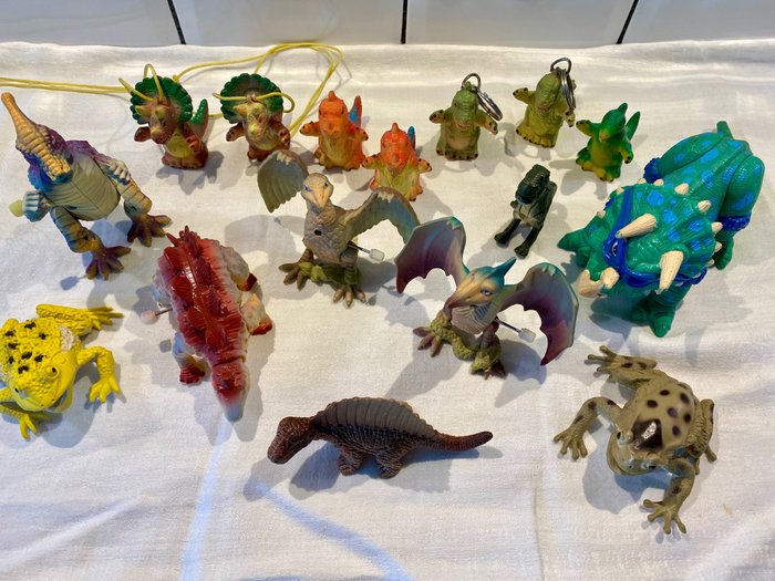 Erco - Uvrd  - Toy animal figure 14 animaux préhistorique avec 4 articulés + 2 grenouilles