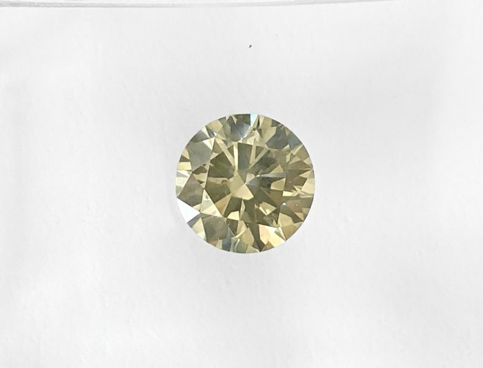 Diament - 0.67 ct - okrągły - fantazyjny jasny żółtawo-zielony - SI2 (z nieznacznymi inkluzjami), No Reserve Price