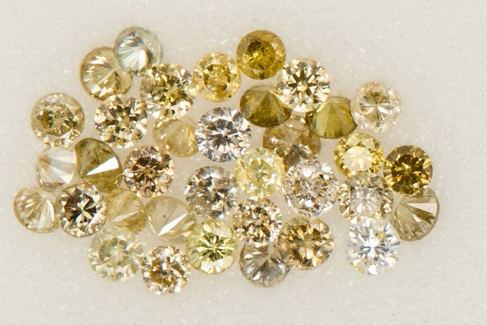 35 pcs Diamantes - 0.81 ct - Redondo - NO RESERVE PRICE - Light to FancyMix Yellow-Greenish Yellow - I1, I2, SI1, SI2, VS1, VS2, I3