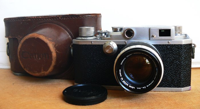 Canon IId + Canon 1.8/50mm lens and original case. Japan 1952. Appareil photo télémétrique
